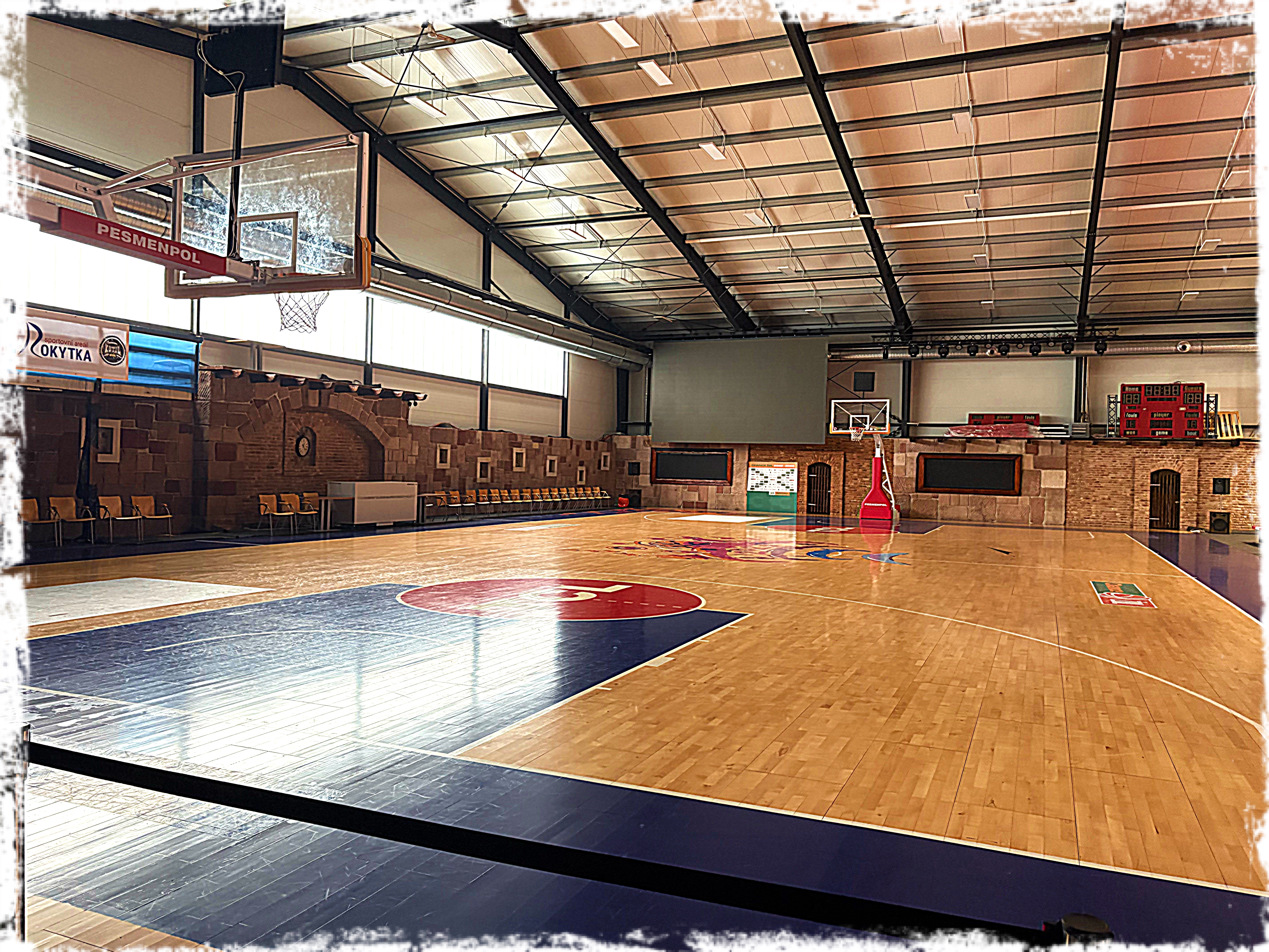 Sportovní Areál Rokytka — hlavní kurt