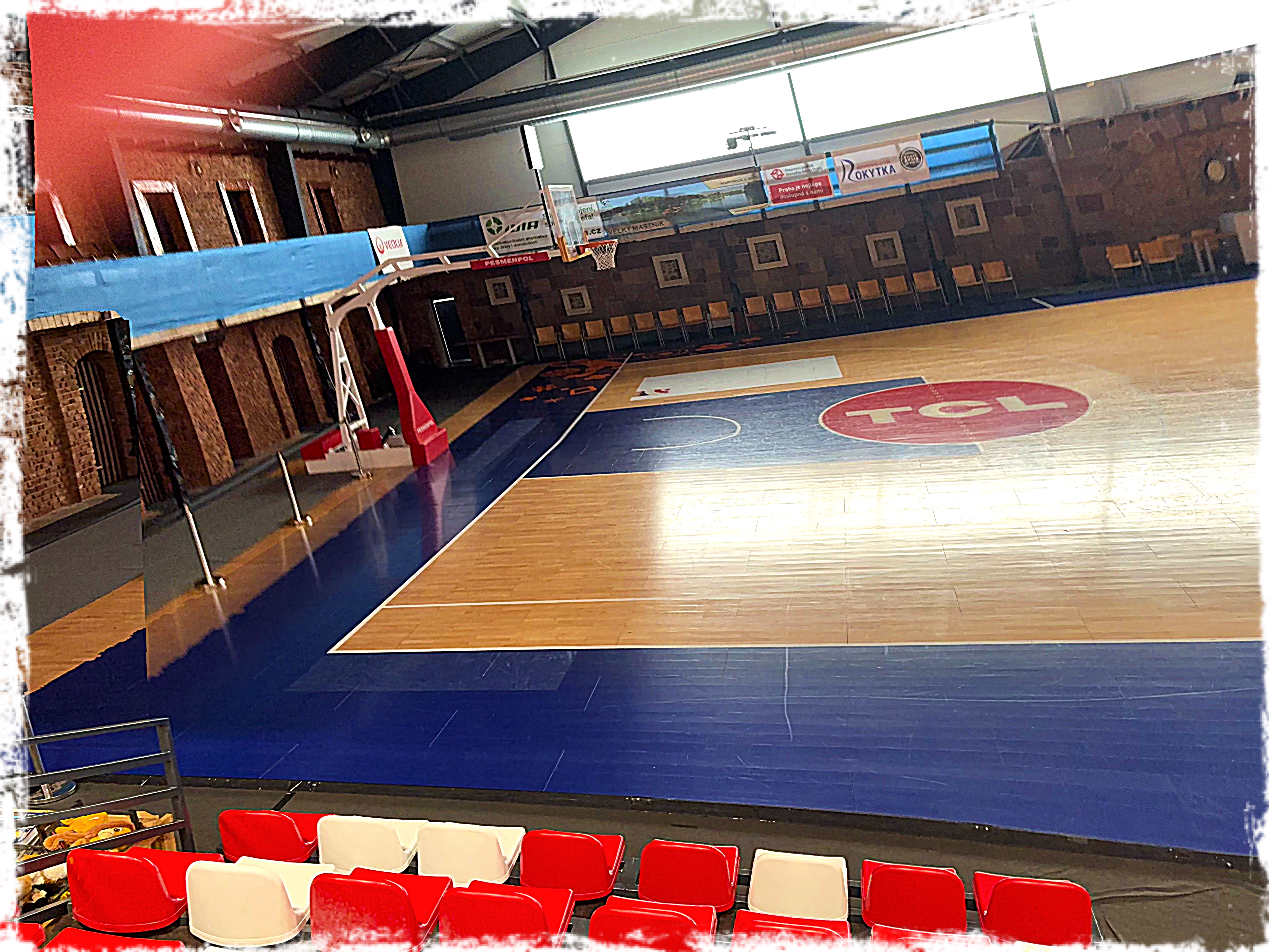 Sportovní Areál Rokytka — hlavní kurt