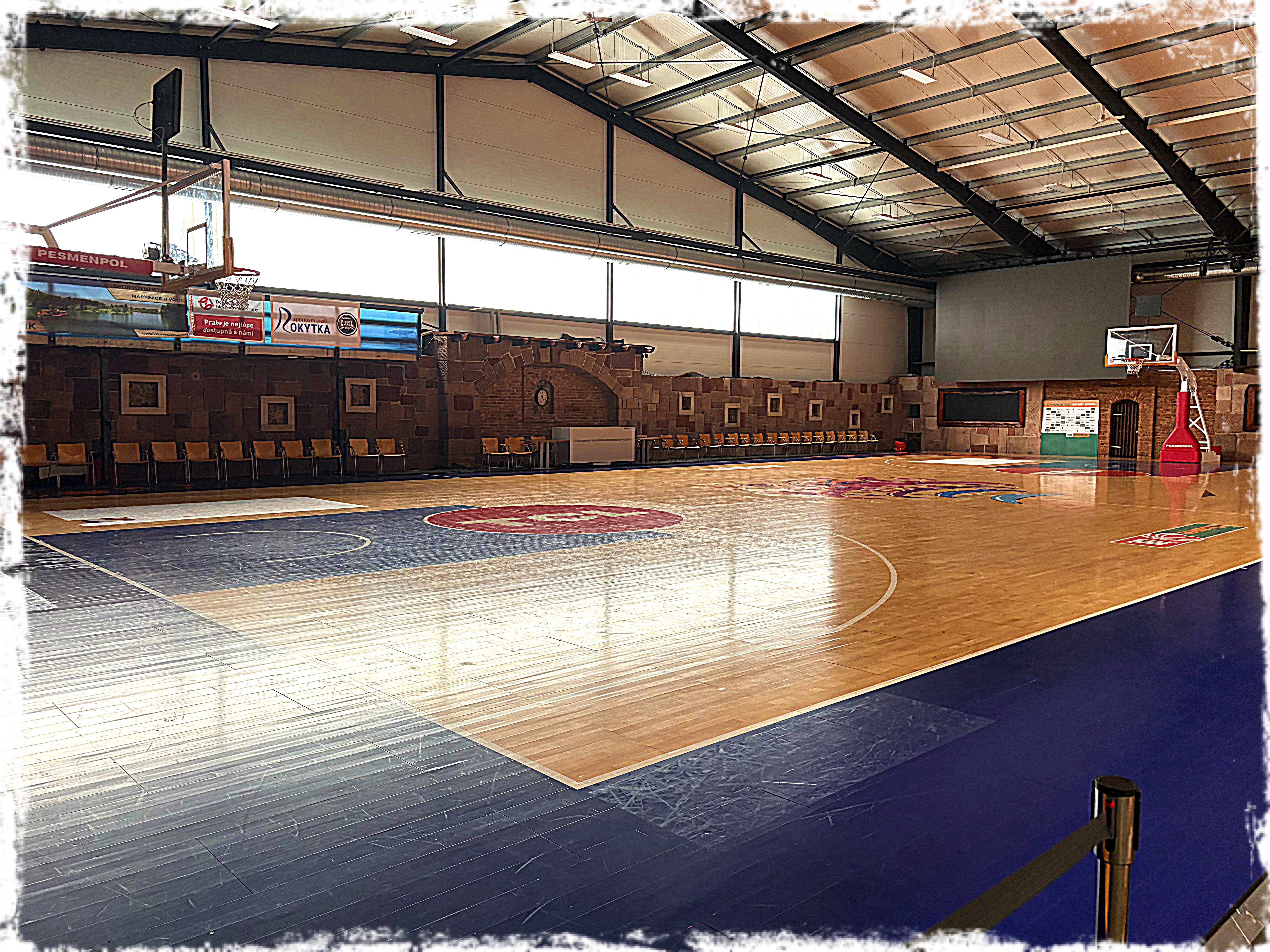 Sportovní Areál Rokytka — hlavní kurt