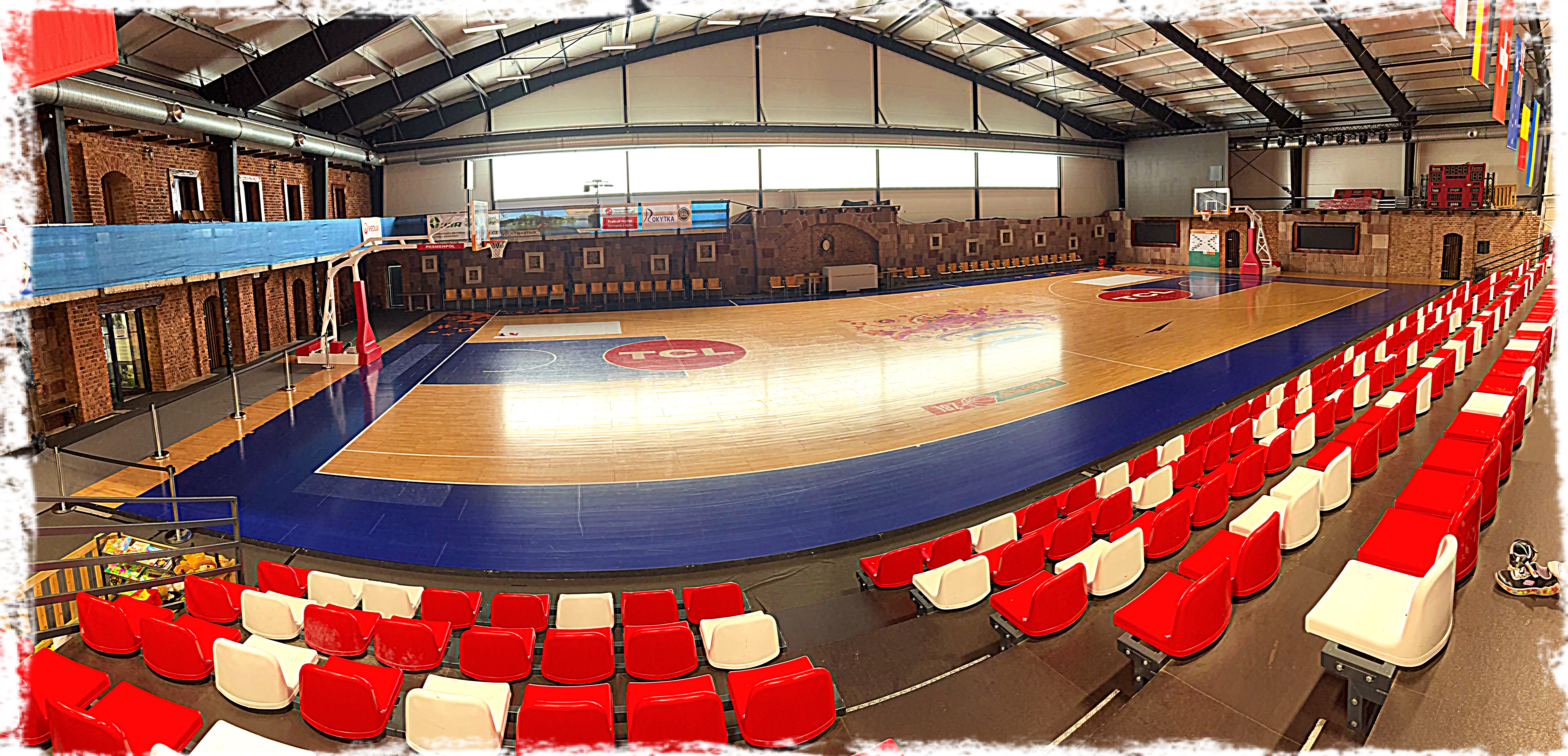 Sportovní Areál Rokytka — hlavní kurt